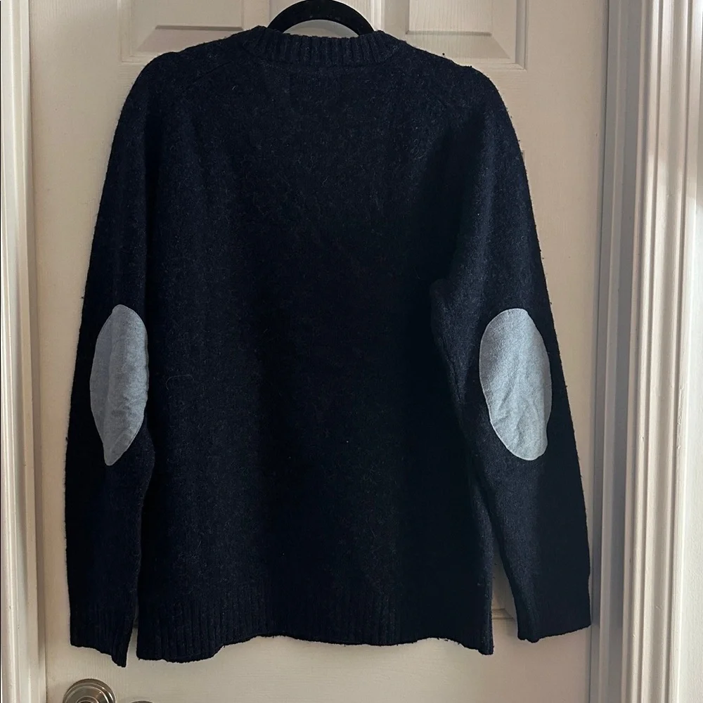 Wool rich men’s v neck 100% wool sweater size large elbow pads